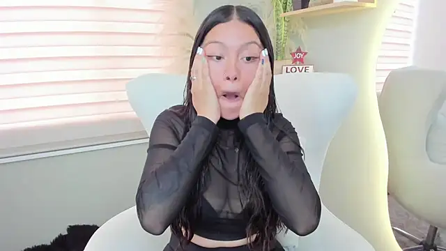 Snapshot of julieta_evans_ chatting on November 2025 09:48:02 PM julieta evans online show from November 2025 09:48:02 PM