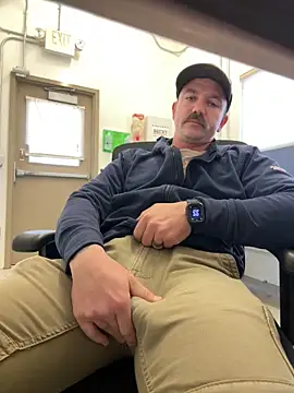 Snapshot of 8inchHOLEpunch chatting on October 2025 11:04:01 PM 8inchHOLEpunch online show from October 2025 11:04:01 PM