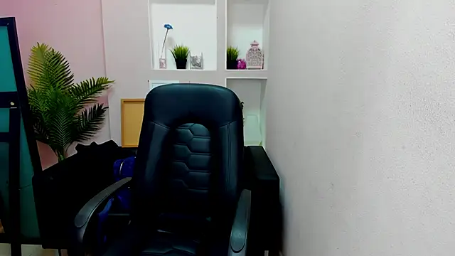 Persephoni online show from September 2025 06:43:02 PM