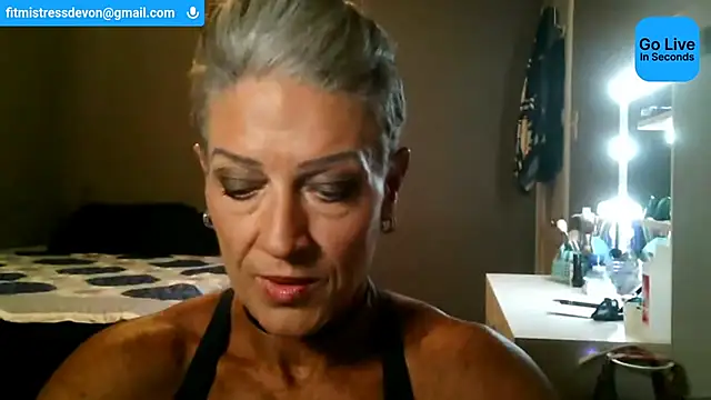 Snapshot of Devon2020 chatting on May 2026 02:52:01 AM Devon2020 online show from May 2026 02:52:01 AM