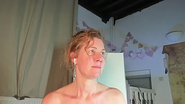 Lola Belgium online show from March 2025 08:04:01 PM