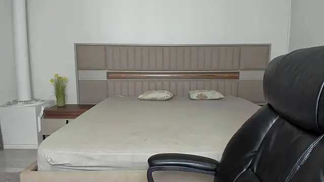 Sierra Halle online show from November 2025 10:14:01 PM