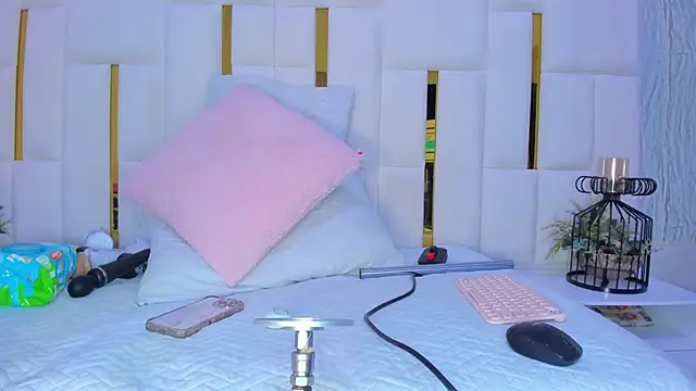 paola rodriguez online show from December 2025 08:56:02 AM