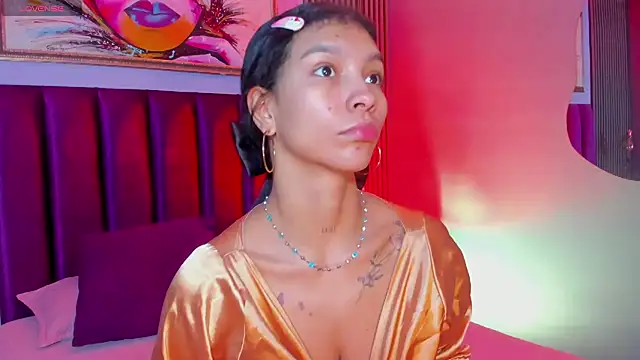 LauraAristizabal online show from December 2025 12:47:02 PM