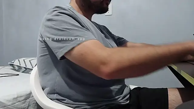 Snapshot of SuyNey chatting on January 2026 11:18:01 PM SuyNey online show from January 2026 11:18:01 PM