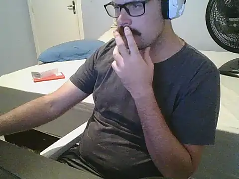 Snapshot of SuyNey chatting on February 2026 05:37:01 AM SuyNey online show from February 2026 05:37:01 AM