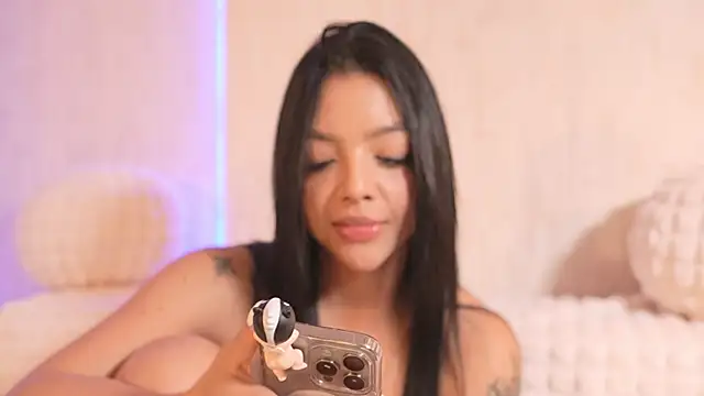 Snapshot of sarah_hiill chatting on February 2025 11:46:02 PM sarah hiill online show from February 2025 11:46:02 PM