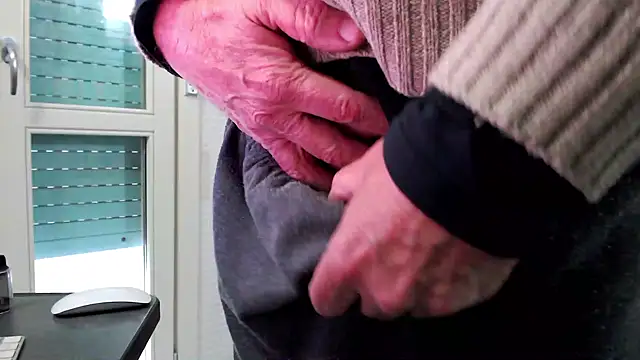 Snapshot of Unicum900 chatting on December 2024 09:44:01 AM Unicum900 online show from December 2024 09:44:01 AM