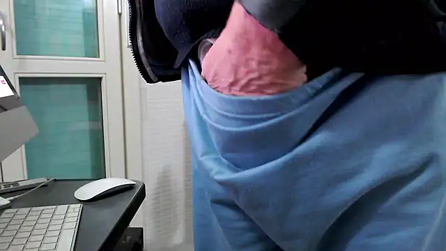 Snapshot of Unicum900 chatting on February 2025 09:43:01 PM Unicum900 online show from February 2025 09:43:01 PM