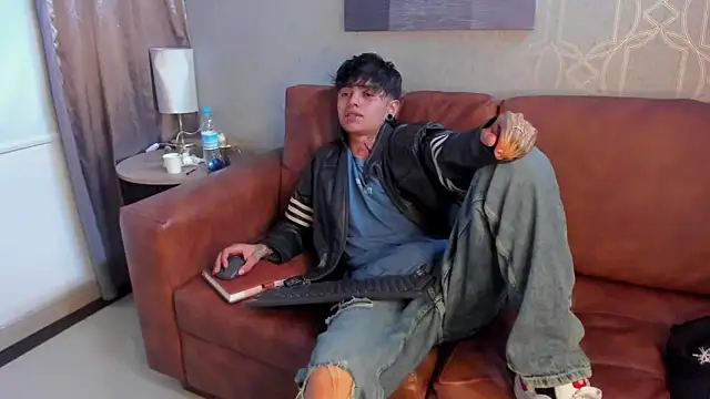 Snapshot of AcidMilo chatting on December 2024 05:53:02 PM AcidMilo online show from December 2024 05:53:02 PM