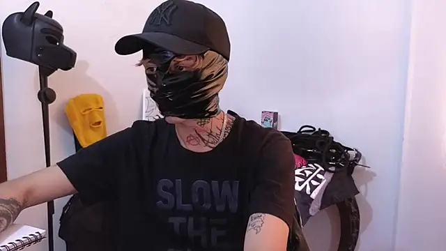 Snapshot of AcidMilo chatting on February 2025 09:04:01 PM AcidMilo online show from February 2025 09:04:01 PM