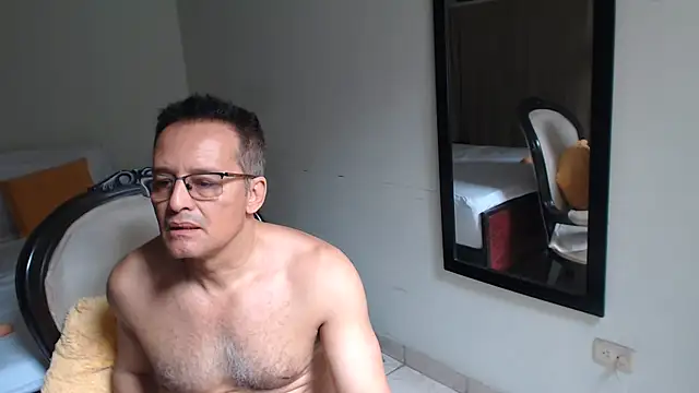 Snapshot of Daddyhot_Alejo chatting on June 2026 04:13:01 PM Daddyhot Alejo online show from June 2026 04:13:01 PM