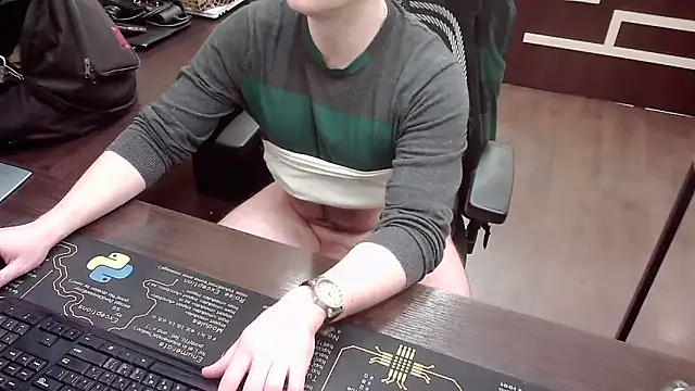 Snapshot of alex89north chatting on March 2026 09:38:02 AM alex89north online show from March 2026 09:38:02 AM