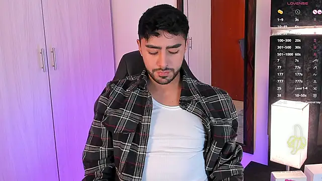 Snapshot of ItsMeEros chatting on December 2024 07:44:01 PM ItsMeEros online show from December 2024 07:44:01 PM