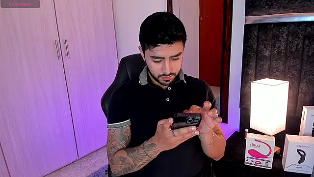 Snapshot of ItsMeEros chatting on January 2025 08:47:01 PM ItsMeEros online show from January 2025 08:47:01 PM