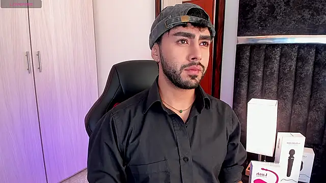 Snapshot of ItsMeEros chatting on January 2025 09:39:02 PM ItsMeEros online show from January 2025 09:39:02 PM