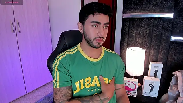 Snapshot of ItsMeEros chatting on February 2025 10:33:01 PM ItsMeEros online show from February 2025 10:33:01 PM