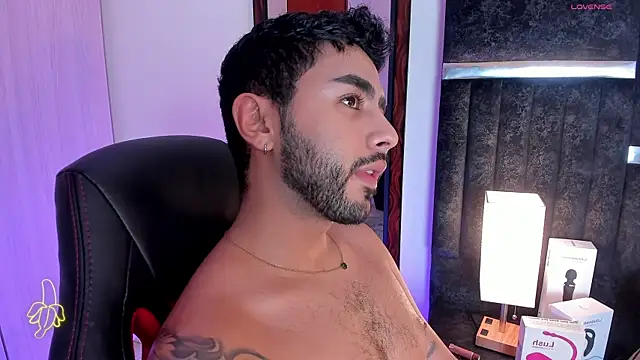 Snapshot of ItsMeEros chatting on February 2025 12:49:01 AM ItsMeEros online show from February 2025 12:49:01 AM