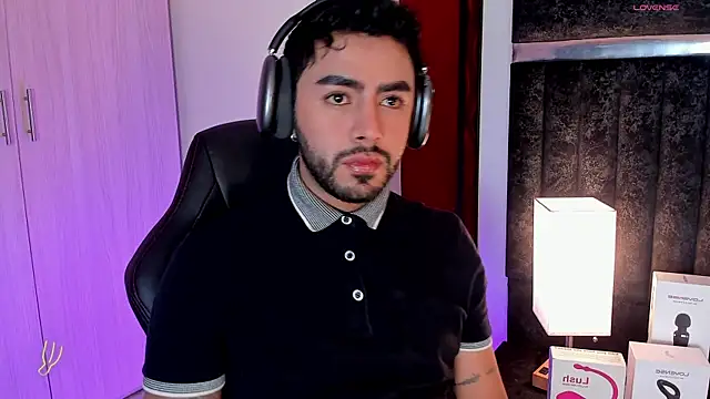 Snapshot of ItsMeEros chatting on February 2025 10:51:02 PM ItsMeEros online show from February 2025 10:51:02 PM