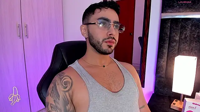 Snapshot of ItsMeEros chatting on March 2025 10:43:02 PM ItsMeEros online show from March 2025 10:43:02 PM