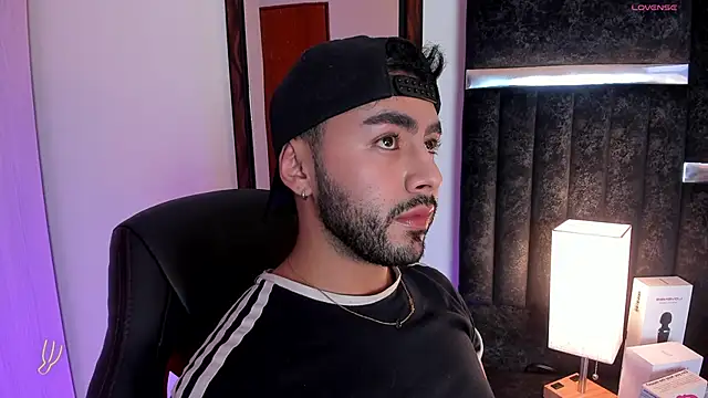 Snapshot of ItsMeEros chatting on March 2025 02:07:02 AM ItsMeEros online show from March 2025 02:07:02 AM