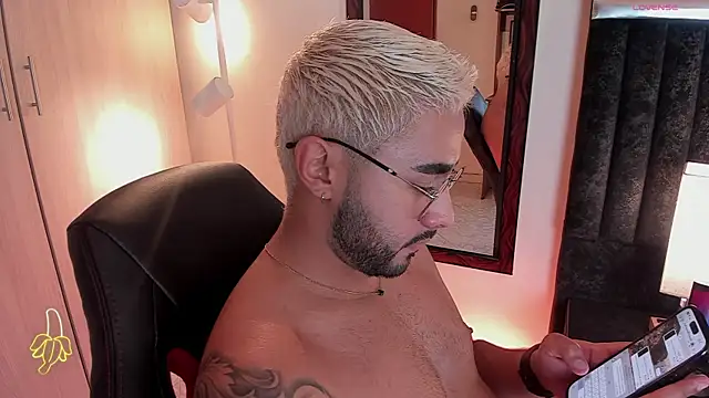 Snapshot of ItsMeEros chatting on September 2025 10:32:01 PM ItsMeEros online show from September 2025 10:32:01 PM