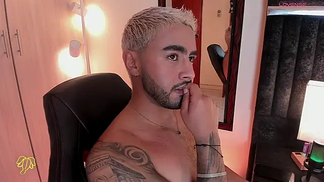 Snapshot of ItsMeEros chatting on September 2025 10:44:02 PM ItsMeEros online show from September 2025 10:44:02 PM