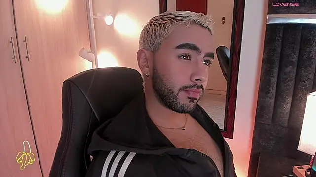 Snapshot of ItsMeEros chatting on September 2025 10:01:02 PM ItsMeEros online show from September 2025 10:01:02 PM