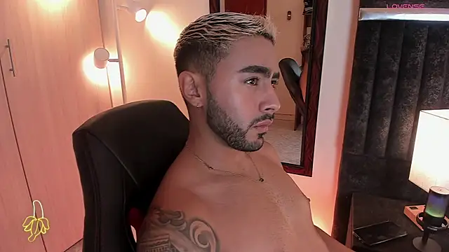 Snapshot of ItsMeEros chatting on October 2025 11:58:02 PM ItsMeEros online show from October 2025 11:58:02 PM