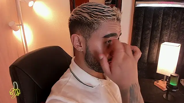 Snapshot of ItsMeEros chatting on October 2025 10:29:02 PM ItsMeEros online show from October 2025 10:29:02 PM