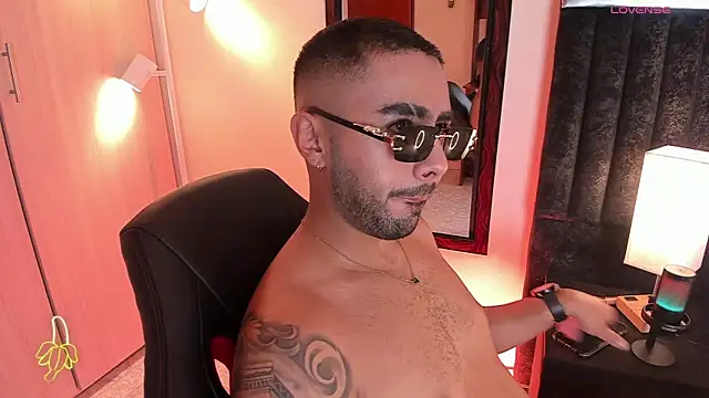 Snapshot of ItsMeEros chatting on October 2025 10:44:01 PM ItsMeEros online show from October 2025 10:44:01 PM