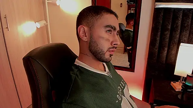 Snapshot of ItsMeEros chatting on October 2025 09:10:02 PM ItsMeEros online show from October 2025 09:10:02 PM