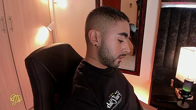 Snapshot of ItsMeEros chatting on November 2025 11:04:02 PM ItsMeEros online show from November 2025 11:04:02 PM