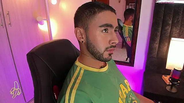 Snapshot of ItsMeEros chatting on November 2025 09:03:02 PM ItsMeEros online show from November 2025 09:03:02 PM