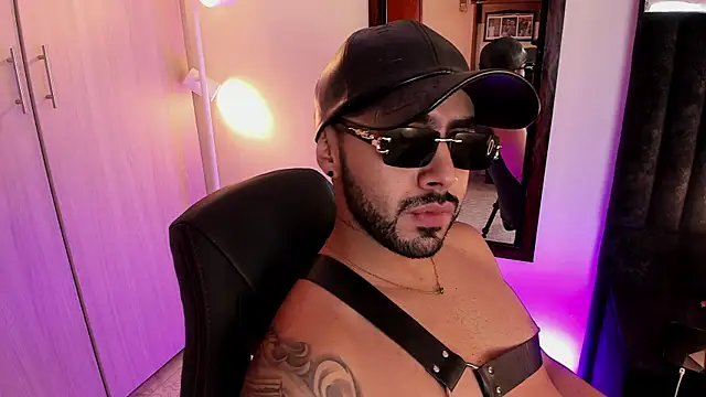 Snapshot of ItsMeEros chatting on November 2025 08:02:02 PM ItsMeEros online show from November 2025 08:02:02 PM