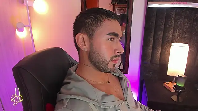 Snapshot of ItsMeEros chatting on November 2025 10:53:02 PM ItsMeEros online show from November 2025 10:53:02 PM