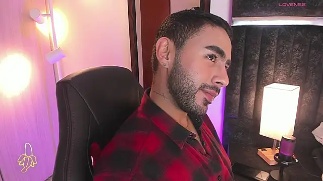 Snapshot of ItsMeEros chatting on November 2025 10:21:01 PM ItsMeEros online show from November 2025 10:21:01 PM