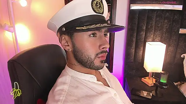 Snapshot of ItsMeEros chatting on November 2025 10:33:02 PM ItsMeEros online show from November 2025 10:33:02 PM