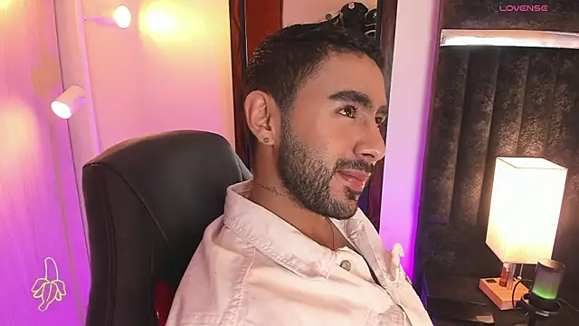 Snapshot of ItsMeEros chatting on November 2025 10:45:01 PM ItsMeEros online show from November 2025 10:45:01 PM