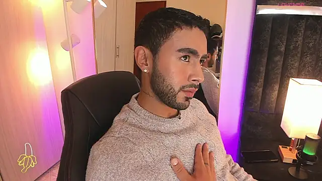 Snapshot of ItsMeEros chatting on December 2025 10:27:02 PM ItsMeEros online show from December 2025 10:27:02 PM