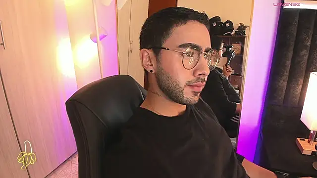 Snapshot of ItsMeEros chatting on December 2025 04:27:01 PM ItsMeEros online show from December 2025 04:27:01 PM