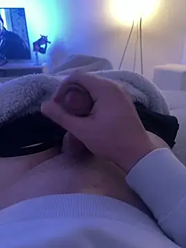 Snapshot of Jonkitzler1 chatting on February 2025 10:44:02 AM Jonkitzler1 online show from February 2025 10:44:02 AM