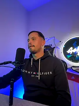 Snapshot of Jonkitzler1 chatting on December 2025 05:07:01 PM Jonkitzler1 online show from December 2025 05:07:01 PM