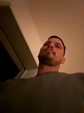 Snapshot of Jonkitzler1 chatting on December 2025 04:27:01 PM Jonkitzler1 online show from December 2025 04:27:01 PM