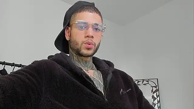  jamesleandros1 online show from October 2025 07:44:01 PM