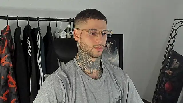  jamesleandros1 online show from December 2025 09:09:02 PM