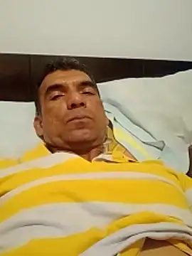 Snapshot of Daddy1972 chatting on December 2024 05:10:02 AM Daddy1972 online show from December 2024 05:10:02 AM