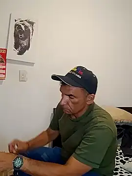 Snapshot of Daddy1972 chatting on February 2025 10:28:02 PM Daddy1972 online show from February 2025 10:28:02 PM