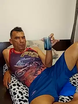 Snapshot of Daddy1972 chatting on February 2025 01:22:01 PM Daddy1972 online show from February 2025 01:22:01 PM