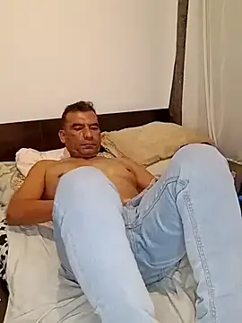 Snapshot of Daddy1972 chatting on February 2025 08:03:01 PM Daddy1972 online show from February 2025 08:03:01 PM